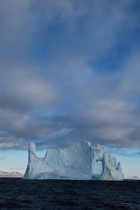 Iceberg near Greenland's ภาพโดยคุณ Amy Balkin