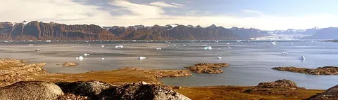 ภาพกว้างของ Scoresby-sund ภาพโดย Hannes Grobe