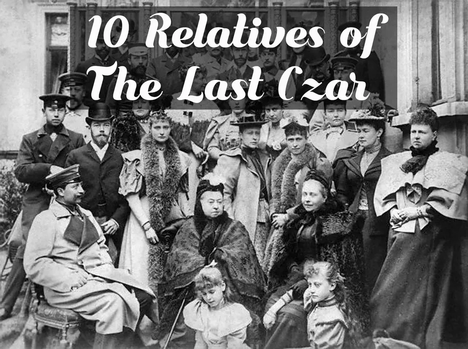 ภาพขาวดำกลุ่มคนในชุดยุคเก่ายืนและนั่งรวมกันหน้าอาคาร มีข้อความ '10 Relatives of The Last Czar' ปรากฏด้านบน