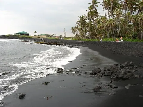 Punalu'u Beach of Hawaii เครดิตรูปภาพ : Ken Lund