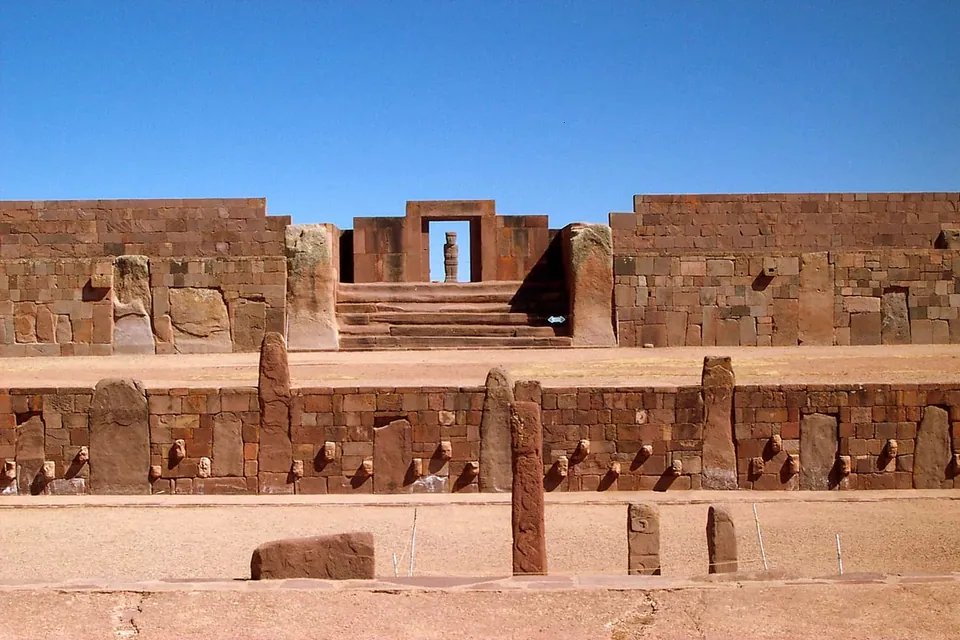 โบราณสถานติวานาคู (Tiwanaku) มรดกโลกแห่งโบลิเวีย Kalasasaya