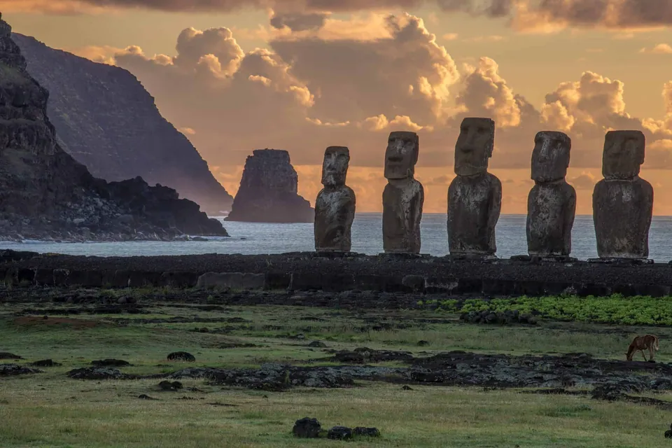 โมอาย (Moai)