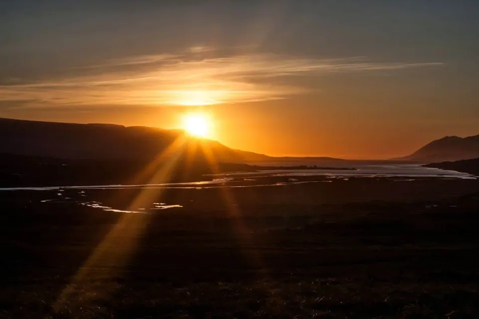 พระอาทิตย์เที่ยงคืนไอซ์แลนด์ (Iceland)