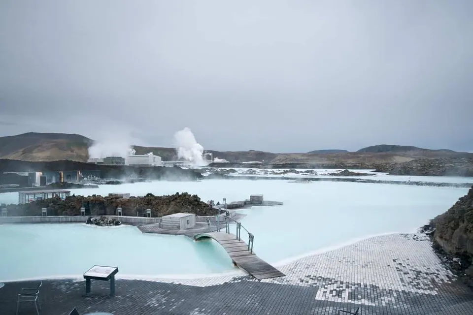 น้ำพุร้อนบลูลากูน (Blue Lagoon)
