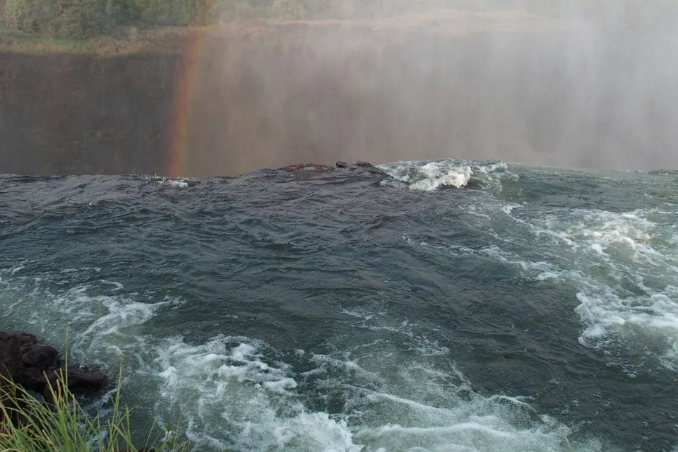 สระปีศาจ (Devil’s Pool)