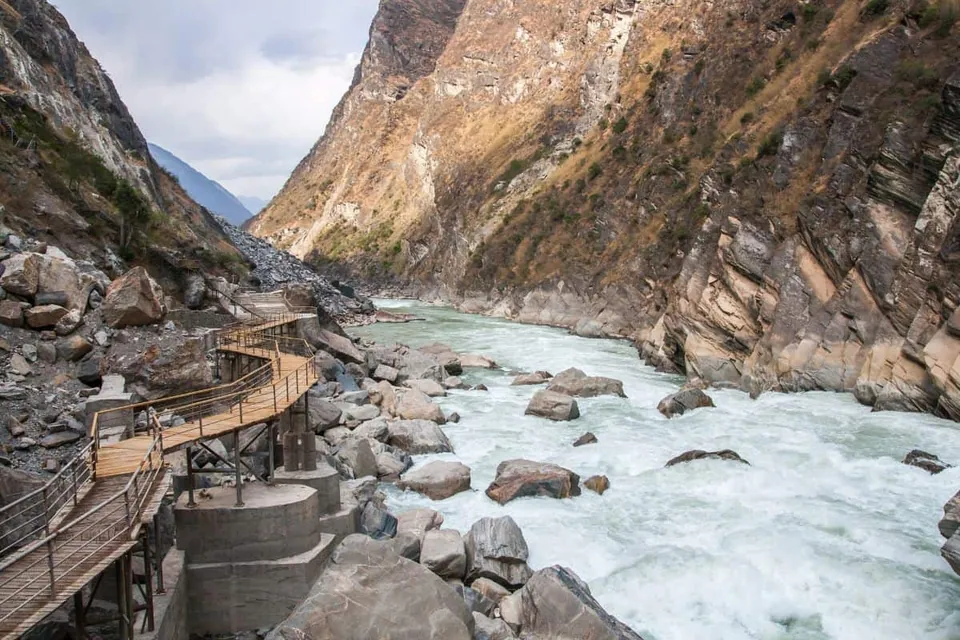 หุบเขาเสือกระโดด (Tiger Leaping Gorge)