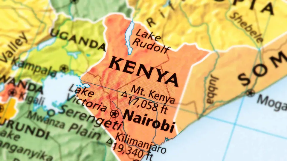 แผนที่แสดงประเทศเคนยาเป็นสีส้ม มีตัวอักษร KENYA และ Nairobi พร้อมเส้นขอบประเทศติดกับยูกันดาและโซมาเลีย
