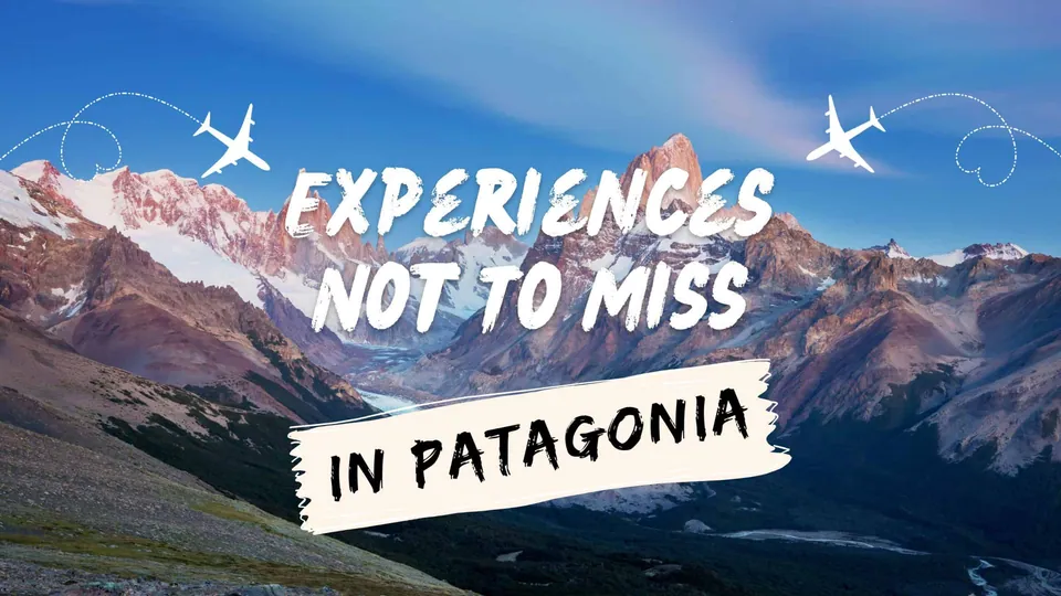 ทิวทัศน์ภูเขาหิมะและธารน้ำแข็งภายใต้ท้องฟ้าสีฟ้า มีข้อความสีขาวว่า 'EXPERIENCES NOT TO MISS IN PATAGONIA' และไอคอนเครื่องบินสองลำ